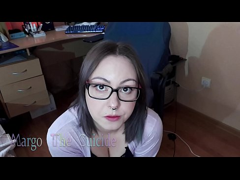 ❤️ Keçika seksî ya bi şûşeyan Dildo bi kûrahî li kamerayê dimije ❤ Vîdyoya porno li me